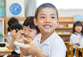 給食の様子7